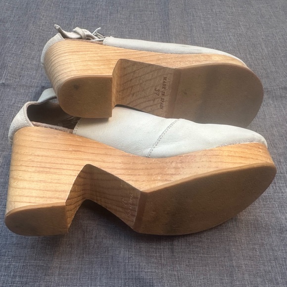 Free People Amber Orchard Clog
Size 37 (US 6)
Made in Spain - Picture 4 of 10